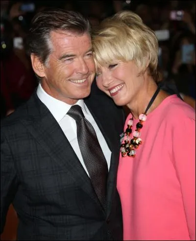 "Des yeux qui font baisser les miens" Amour toujours entre l'Irlande et l'Angleterre, pour Pierce et Emma, retraités dans un nanar bien rose bien fade qui fait baisser les yeux, et qui a pour titre... ?