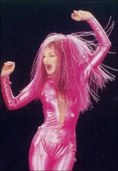 "Il me dit des mots d'amour..." Qui disait (car c'est terminé aujourd'hui) des mots d'amour à Arielle ?