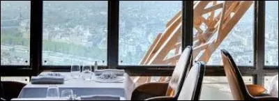 Quel est le nom du restaurant qui se trouvent au deuxième étage ?