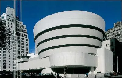 Architecture - Ce musée de New York, conçu par Franck Lloyd Wright, ui a vu le premier baiser de Grâce et Harold est :