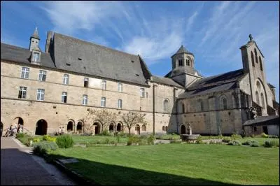 Dans ce village, à 20 km de Brive, on trouve deux monastères, un pour hommes et un pour femmes (aujourd'hui en ruines). Quel est ce village au cur d'une nature verdoyante ?