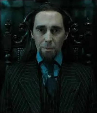 Quel employé du ministère a été soumis au sortilège de l'Imperium ?