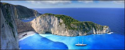 L'île de Zante, une île grecque d'environ 406 km², est réputée pour ses plages de sable fin. Dans quelle mer est-elle située ?