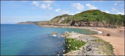 De quel pays dépend l'île de Jersey, dont la capitale est Saint-Hélier ?