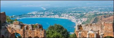 La Sicile est une région autonome d'Italie, d'une superficie de 25 709 km². Quel est son chef-lieu ?