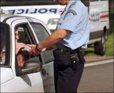 Lui il a arrêté la voiture, on peut aussi dire qu'il l'a...