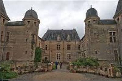 Nous commençons notre balade au château de Caumont, à Cazaux-Savès. Village midi-pyrénéen de Gascogne, dans l'arrondissement d'Auch, il se situe dans le département ...