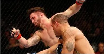 Il a mis K.O cet homme d'un seul coup.