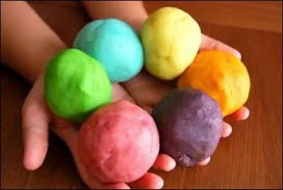 La pâte à modeler, souvent modelable d'ailleurs, peut servir au 2e art qui est :