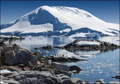 Parmi ces archipels rattachés au continent Antarctique, lequel n'existe pas ?