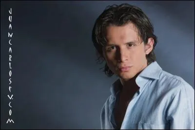 Comment s'appelle Juan Carlos Flores ?