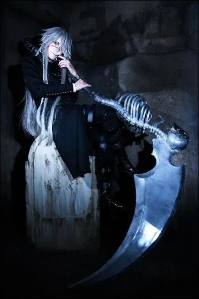 Mais lui aussi a une identité secrète. Qui est-il en réalité ?