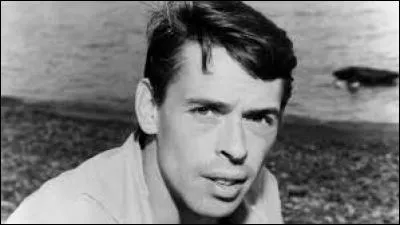 Complétez cette phrase d'une chanson de Jacques Brel : "Ma mère voici le temps venu, d'aller prier pour mon salut. Mathilde est...".