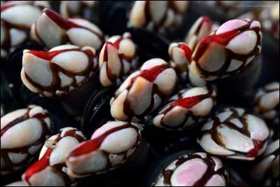 Ils ont de splendides l&egrave;vres du plus beau des rouges.