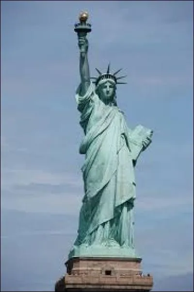 La quantité de Nutella produite chaque jour équivaut à peu près de ... fois le poids de la statue de la liberté soit 675 tonnes.