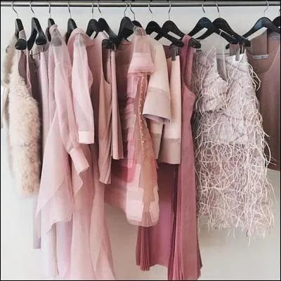 Faites votre choix d'une tenue en fonction de vos couleurs préférées... pour une tenue complète si vous êtes une femme ou un accessoire si vous êtes un homme