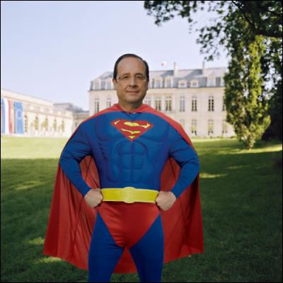 En quel super héros François Hollande est-il déguisé ?