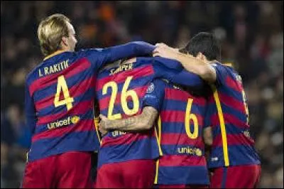 Quel attaquant a rejoint Barcelone?