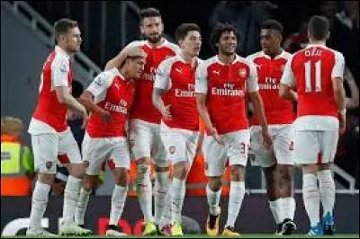 Quel défenseur allemand s'est engagé en faveur d'Arsenal?