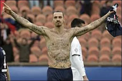 Dans quel club s'est engagé Zlatan Ibrahimovic?