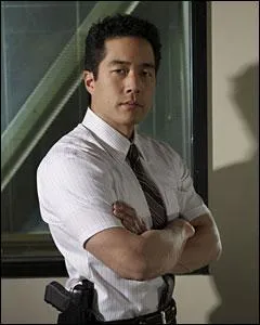 Tim Kang joue le rle de l'inspecteur :