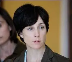 Elsa Zylberstein est institutrice dans ce film o elle accueille sa soeur revenue d'un long sjour, loigne par un drame