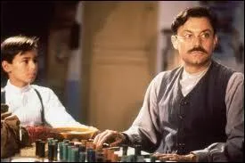 Philippe Caubre est le pre aimant et l'instituteur de Marcel dans ce film issu des souvenirs d'enfance d'un crivain, cinaste et producteur franais provenal mondialement connu