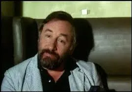 Philippe Noiret est un rjouissant prof de grec dans cette comdie de Philippe de Broca o il sduit Annie Girardot, flic  poigne