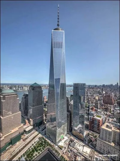 One World Trade Center a été inauguré en 2014 pour remplacer les tours détruites. Sous quel nom ce gratte-ciel est-il également connu ?