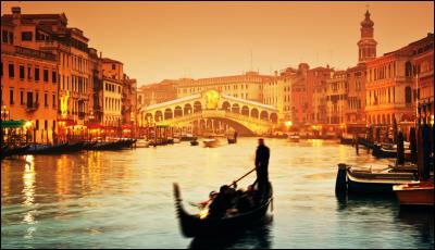 Quel chanteur n'ira jamais à Venise, les amoureux se brisant au temps des cerises ?