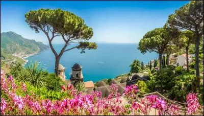 Quel chanteur a choisi Capri pour mourir ?