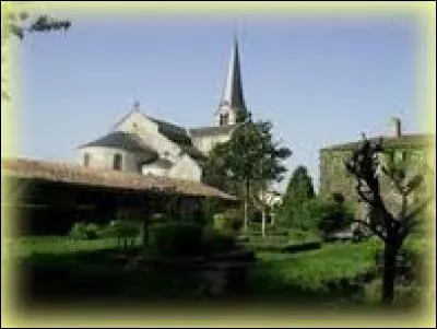 On termine notre balade en Vendée à Saint-Paul-Mont-Penit. Nous sommes en région ...