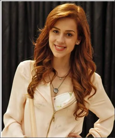 Comment s'appelle Sophia Abrahão ?