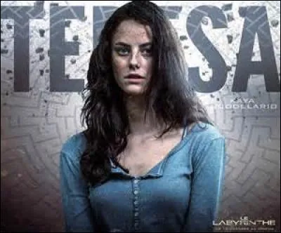 Teresa se réveille du coma, qu'écrit-elle sur son bras ?