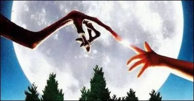 Juste une réplique : " TÉLÉPHONE MAISON" !