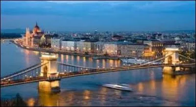 "H" comme "Hongrie". A vous de retrouver l'étendard représentant cette nation d'Europe :