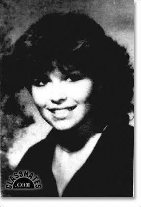 J'ai des gros seins et je me marie avec tous les mecs que je croise. Qui suis-je ?