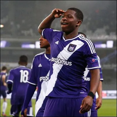 Qui est le frère d'Aaron Iseka Leya ?