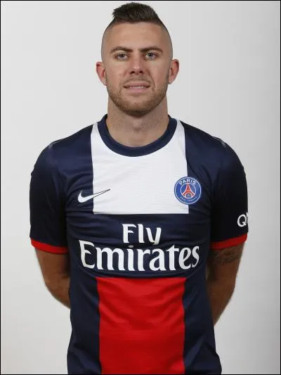 Où jouait Menez avant d'arriver au PSG ?