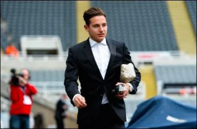 À quel club Thauvin appartenait-il mais n'a jamais joué ?