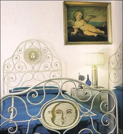 Et puisque le drap est sur le lit, et nous dans le lit, d'où vient le mot "lit"?