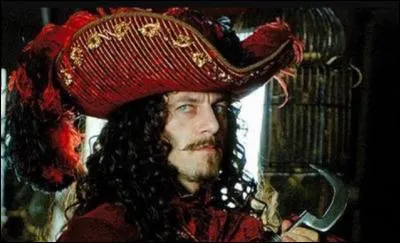 Avec quoi le Capitaine Crochet essaye-t-il d'empoisonner Peter Pan dans son sommeil ?