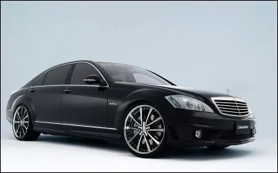 Quelle voiture Alice emprunte-t-elle pour rejoindre Bella après l'avoir vue sauter d'une falaise ?