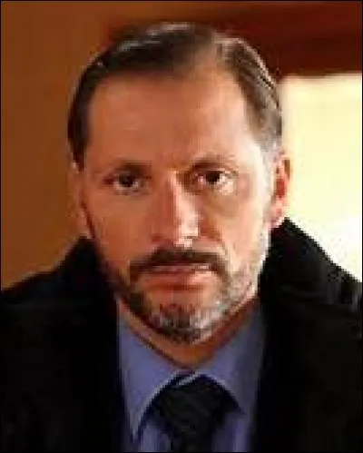 Qui interprète le rôle de maître Laffont ?