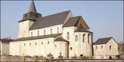 Quelle sont les caractéristiques principales des églises romanes ?