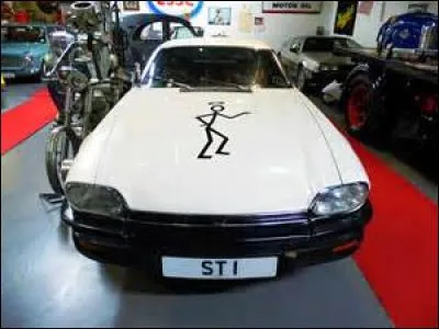 Quelle marque de voiture anglaise est connue pour son félin ?