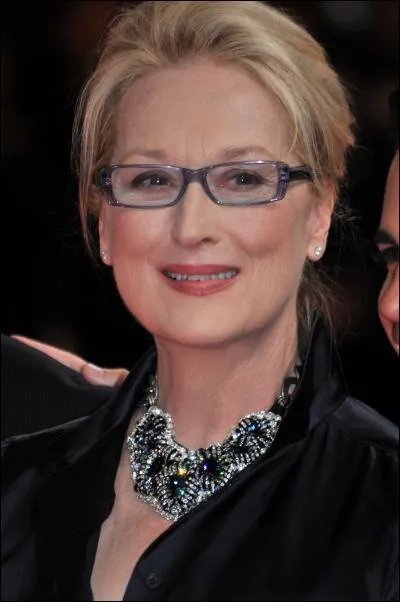 On vous offre un ensemble de grand couturier, à vous de choisir la couleur. Vous prenez... ?