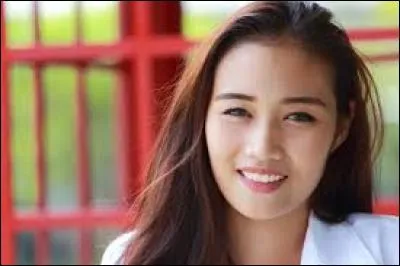 Poursuivrons avec un insecte volant. N'oubliez pas de vous aider de l'image, le frelon...