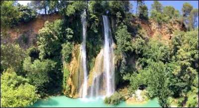 Un petit village entre Salernes et Barjols qui possède la plus haute cascade du Var, et s'appelle...