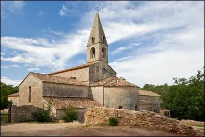 Village célèbre pour son abbaye au centre du Var, c'est...